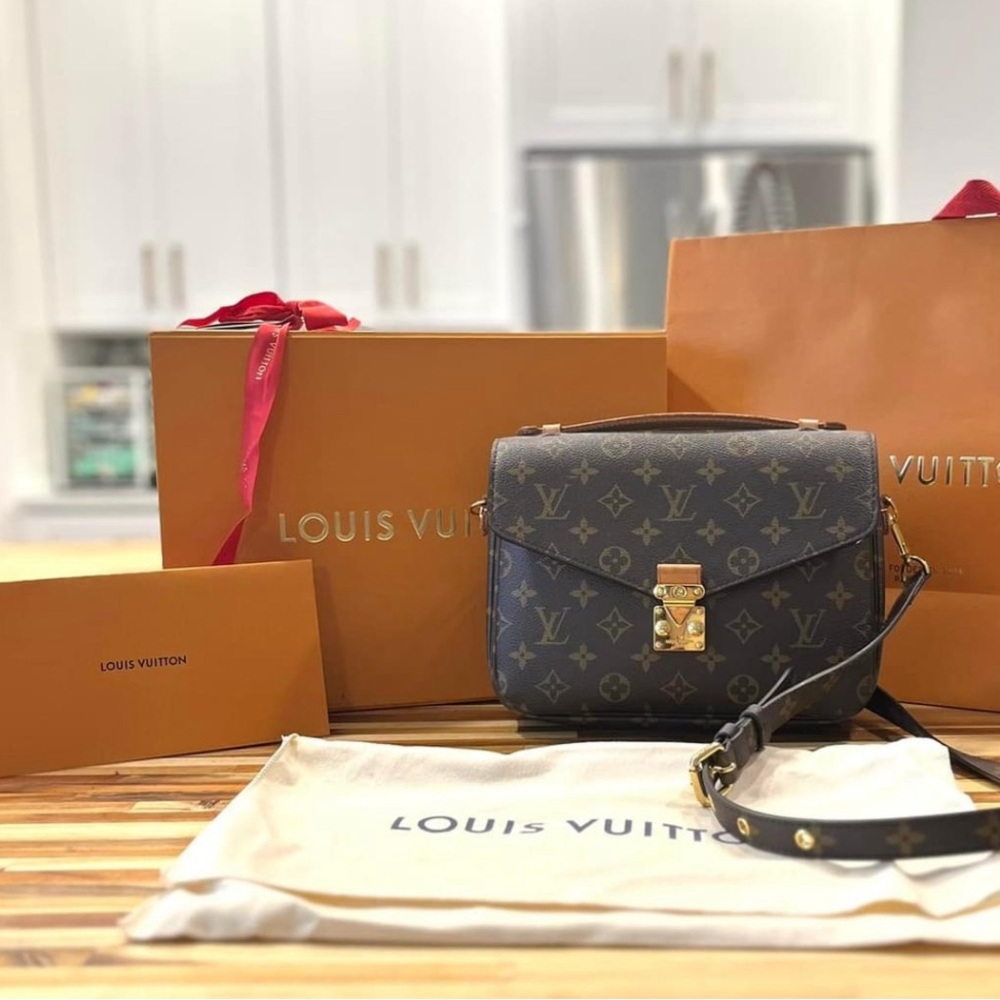 AUTHENTIC LOUIS VUITTON POCHETTE METIS